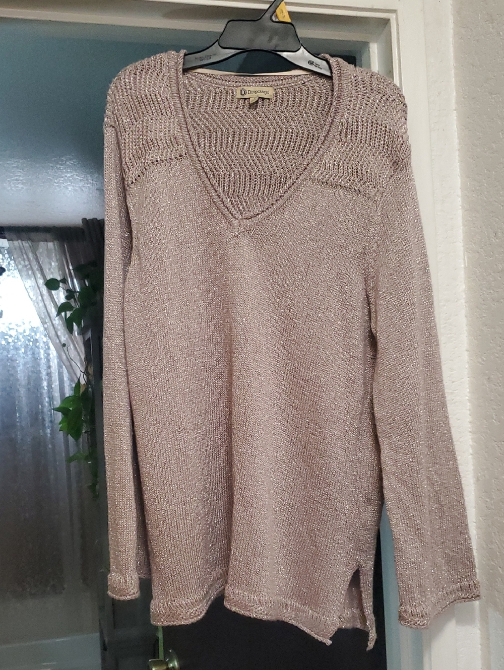 Democracy Metallic Knit V-Neck Sweater in Dusty Rose